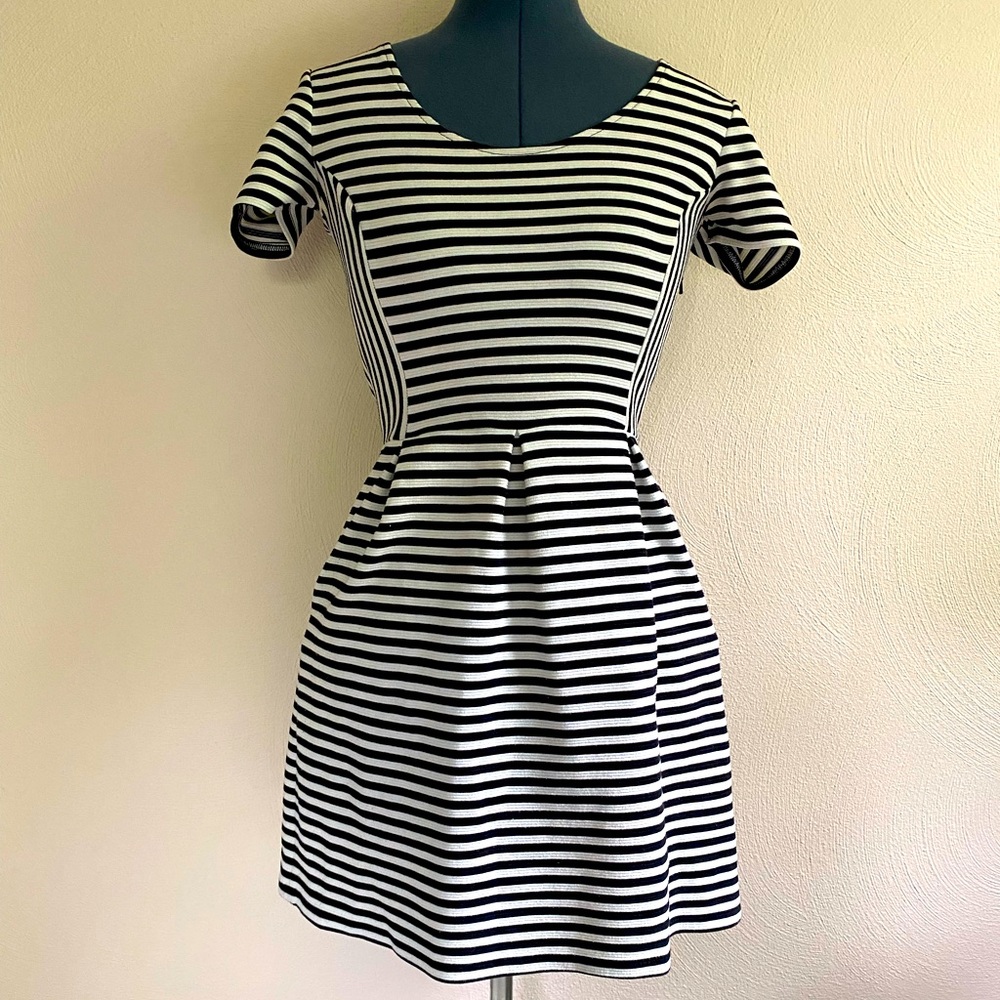 Madewell Scoop Neck Striped Dress with Pockets
